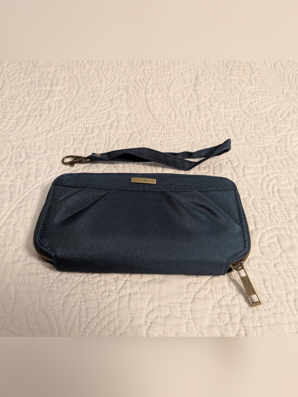 NWOT Travelon RFID Blocking Navy Clutch